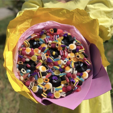 Сладкие букеты для мальчика из конфет и сладостей в Казани